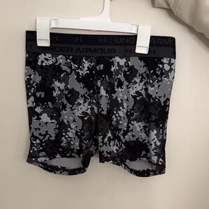 Under Armour Black and Gray Patterned Shorts